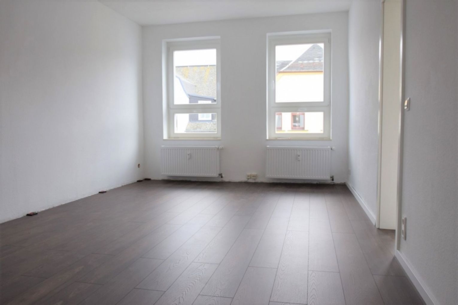 Dachterrasse mit tollem Ausblick • 4-Zimmer • Wohnküche • Laminat • Individuell einrichtbar