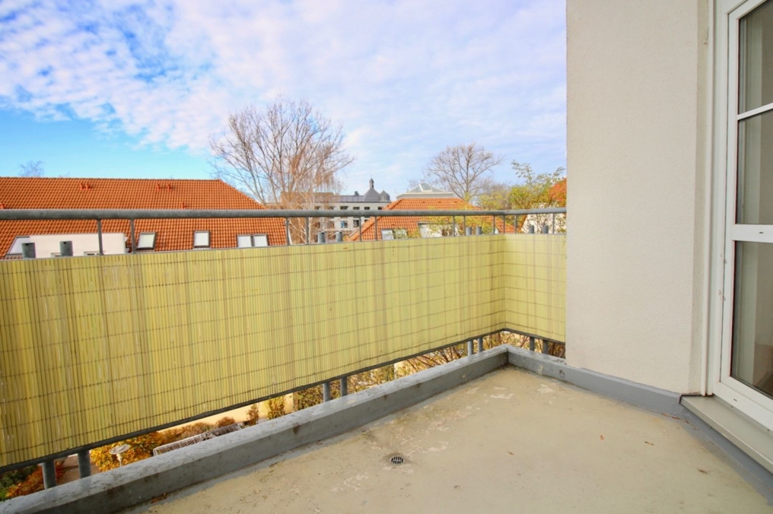 2-Raum Wohnung • direkte Innenstadt Lage • Balkon • Stellplatz • Aufzug • zur Mieten