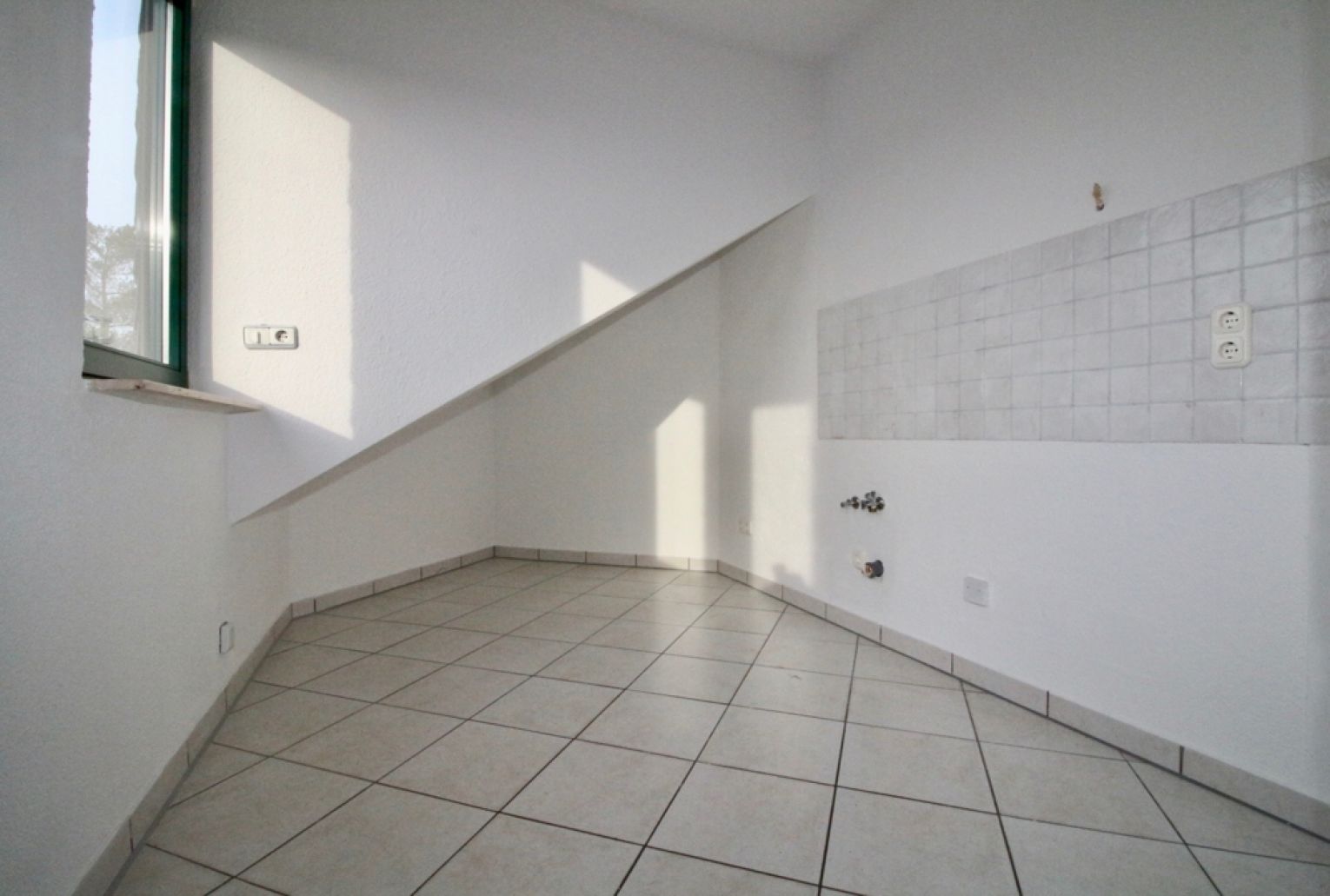 Dachgeschoss • 2-Zimmer • in Schloßchemnitz • zur Miete • eigener Garten • gleich anschauen