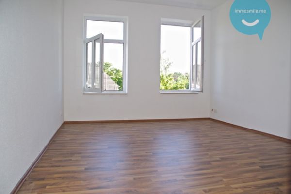 3-Raum • Fussbodenheizung • Südbalkon • Tageslichtbad • Stellplatz • Nussbaumlaminat • Anschauen 