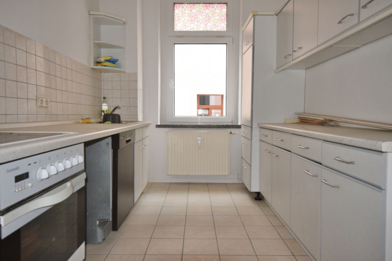 4-Raum • Frankenberg • Einbauküche • Balkon • Haus mit Lift • Bad mit Wanne und Fenster