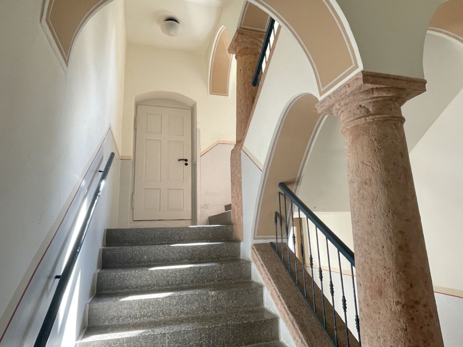 2-Zimmer • kompakt • Laminat • Balkon • frisch renoviert • frische Brötchen von BÄCKEREI im Haus 