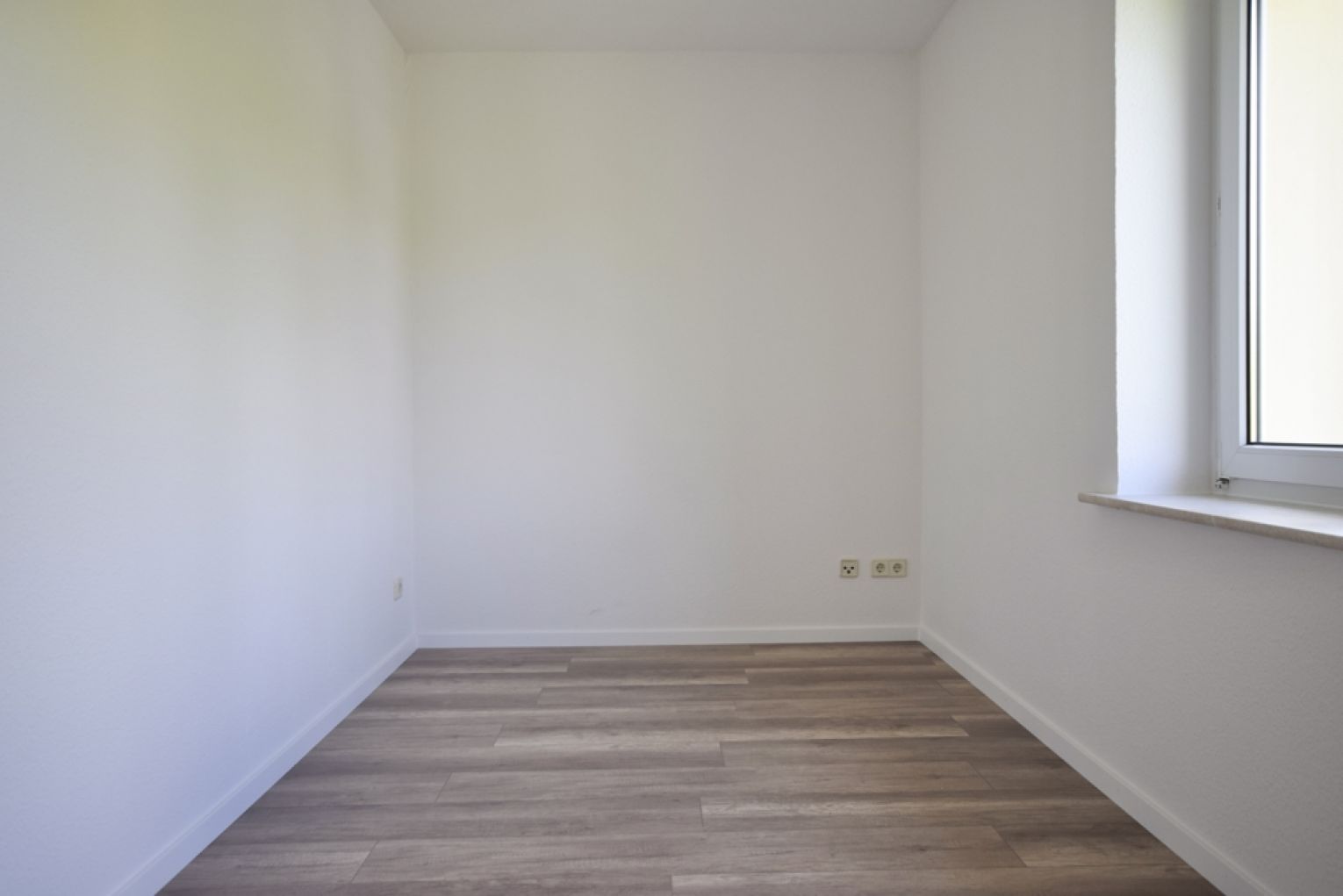 Kompakt • 3-Zimmer • Bad mit Fenster & Wanne • am Heimgarten • Balkon • Top-Preis • Fussbodenheizung