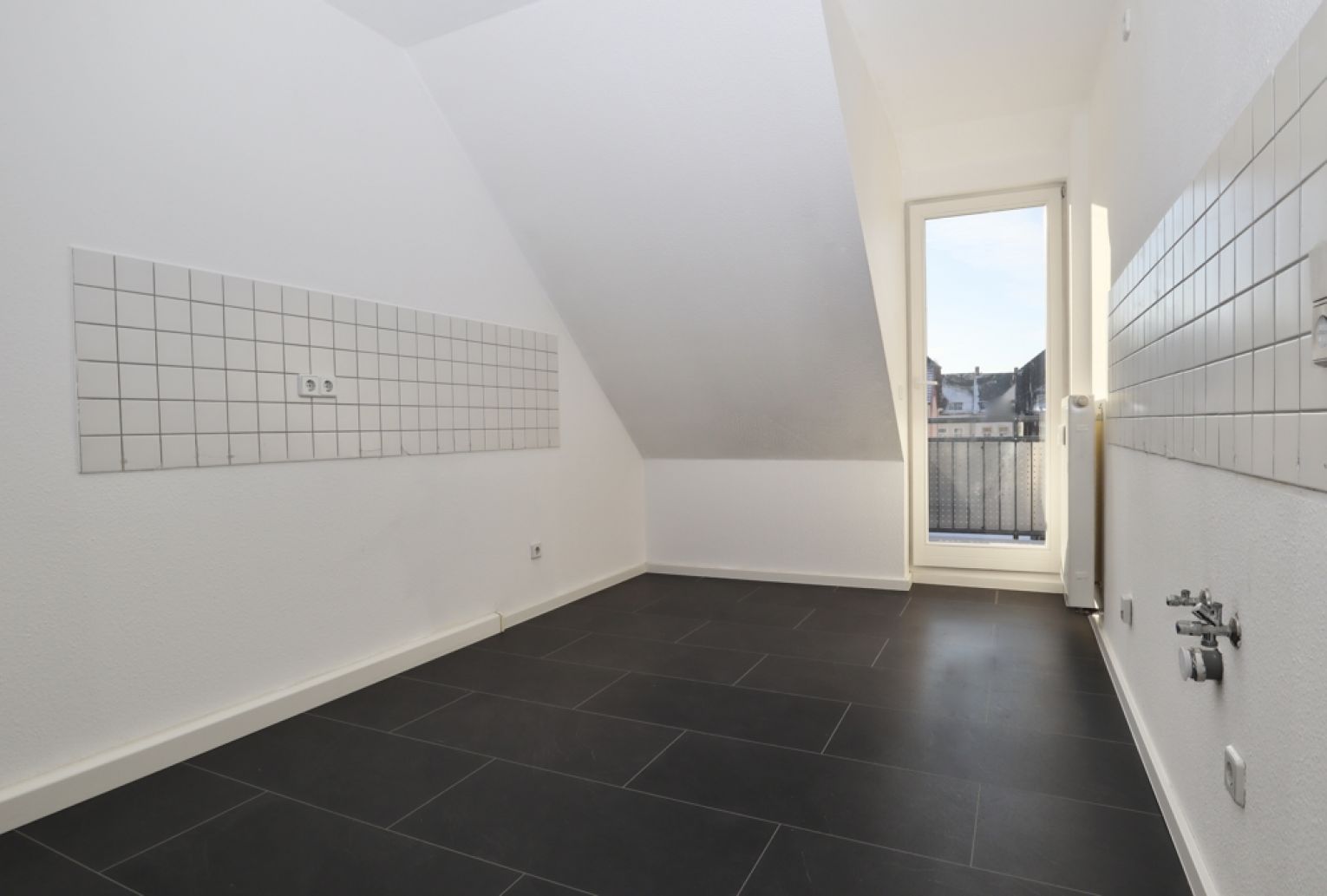 2 Zimmer • Dachgeschoss • mit Balkon • vermietet • Eigentumswohnung • schnell sein und kaufen