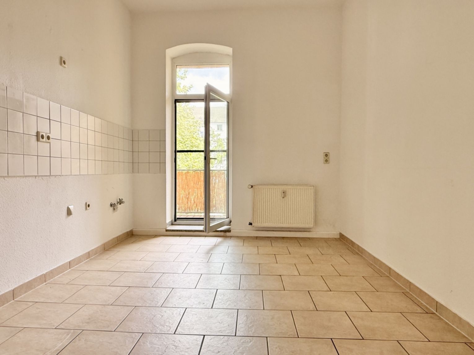 4 Raum • 2 moderne Bäder • Wohnküche • Balkon • Laminat • ruhige Lage • 2.Etage • top Raumaufteilung