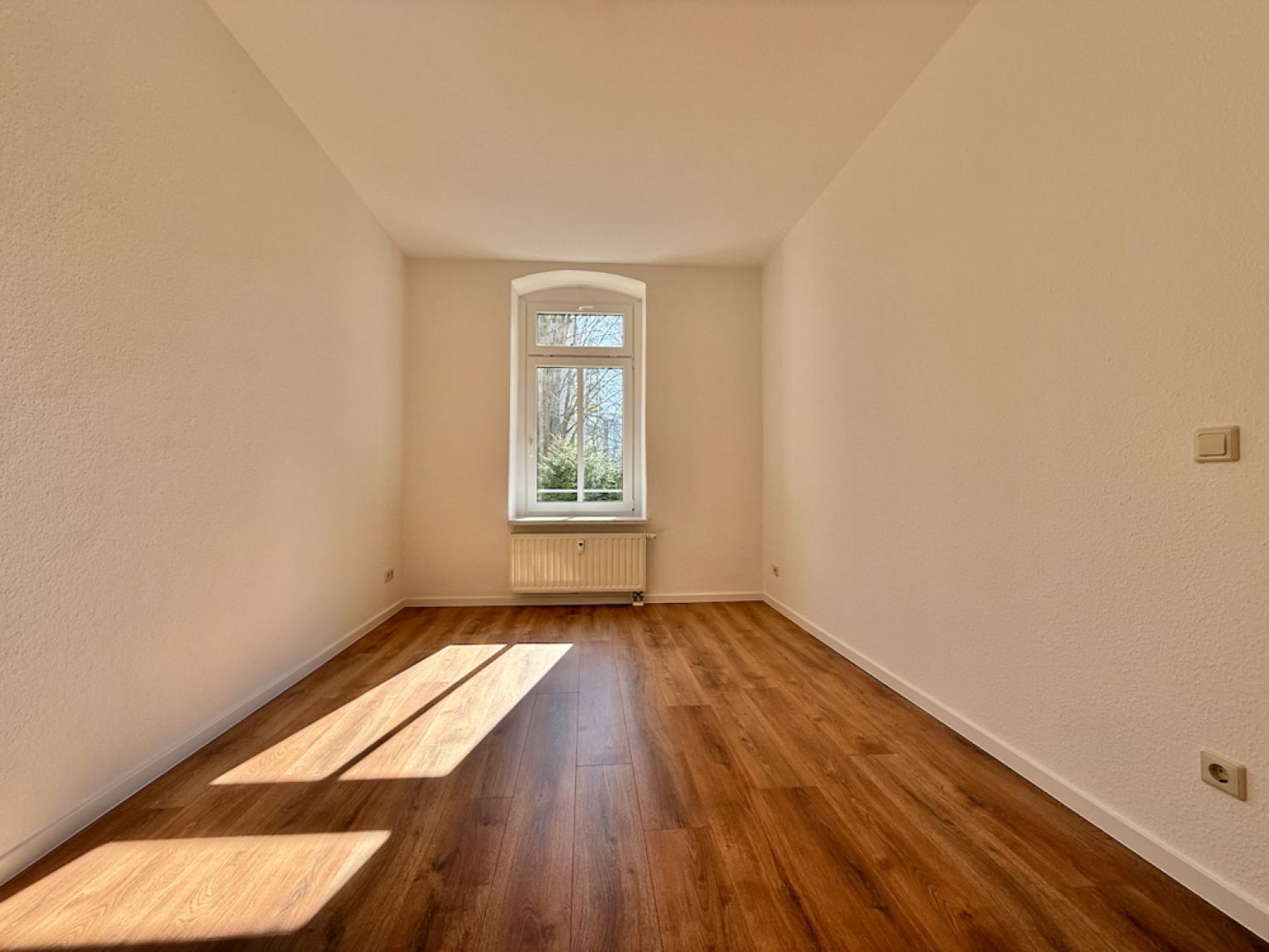 Chemnitz• Bernsdorf • 2 Zimmer • mit Balkon • Tageslichtbad • Stellplatz • schnell sein!
