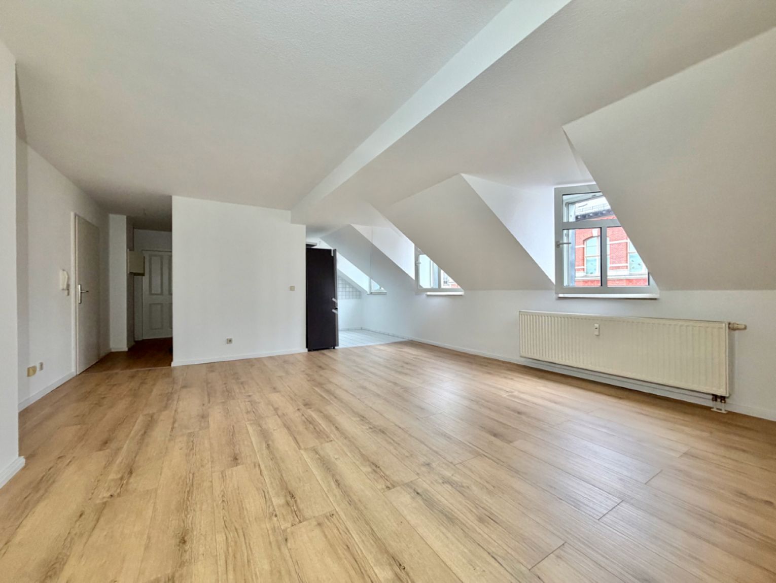 Mietwohnung • in Chemnitz • mit Einbauküche • 2 Zimmer • Dusche • Dachgeschoss • ab sofort frei