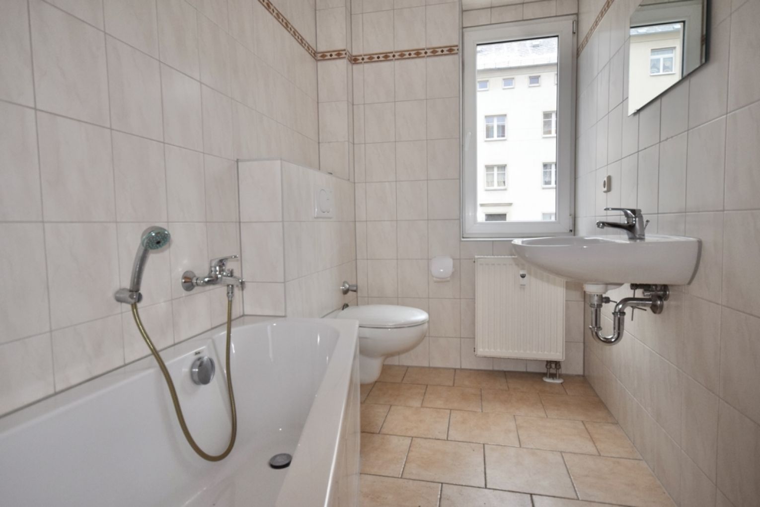 TOP • Laminat • 1-Raum Apartment • Laminat • Bad mit Fenster & Wanne • gleich anschauen • Chemnitz