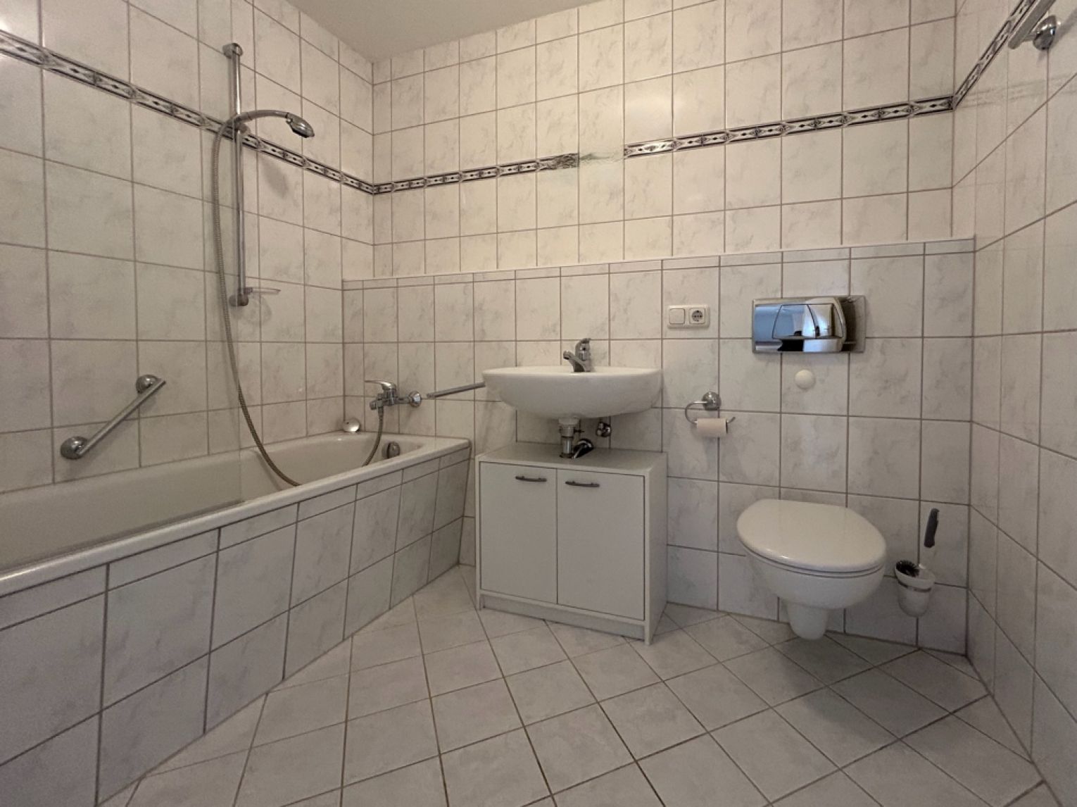Mietwohnung • 1 Raumwohnung • Einbauküche • offenes Wohnzimmer • Schloßchemnitz • im Dachgeschoss