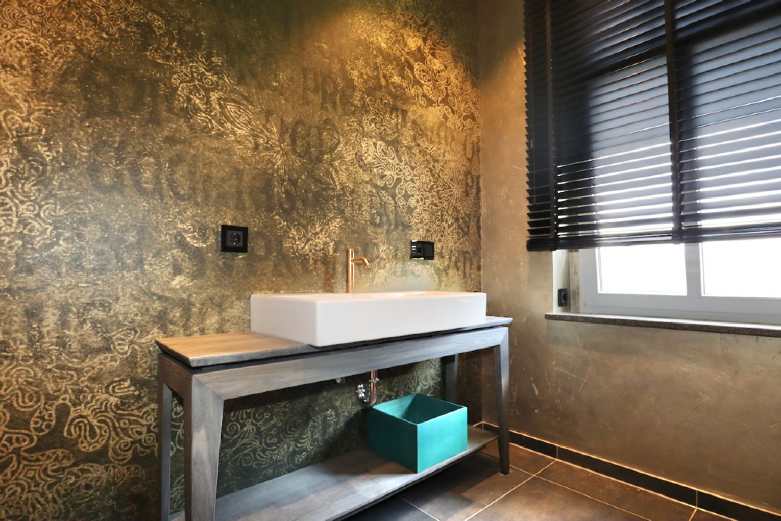 1 Zimmer • Luxus • möbliert • am Wasserschloss • mit Balkon • direkt mieten und einziehen 