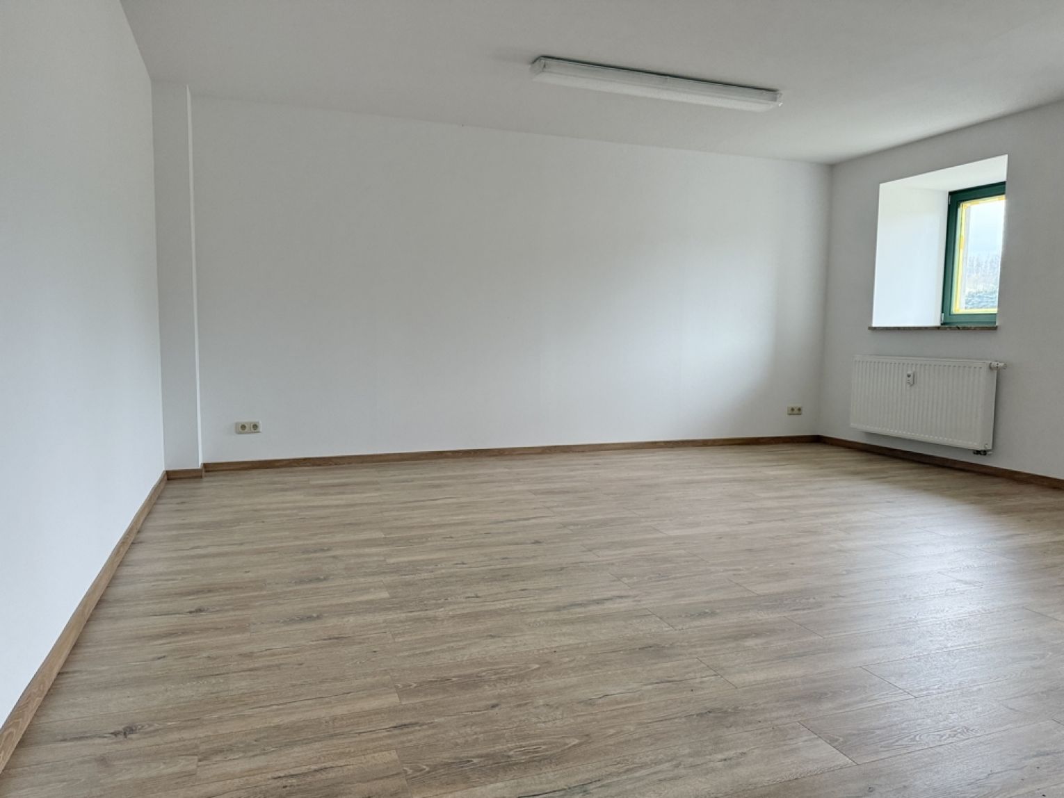 Büro und Lagerfläche • Ladenstraße Stollberg • 2 Räume • Archivraum • TOP Lage • Einmal anschauen?