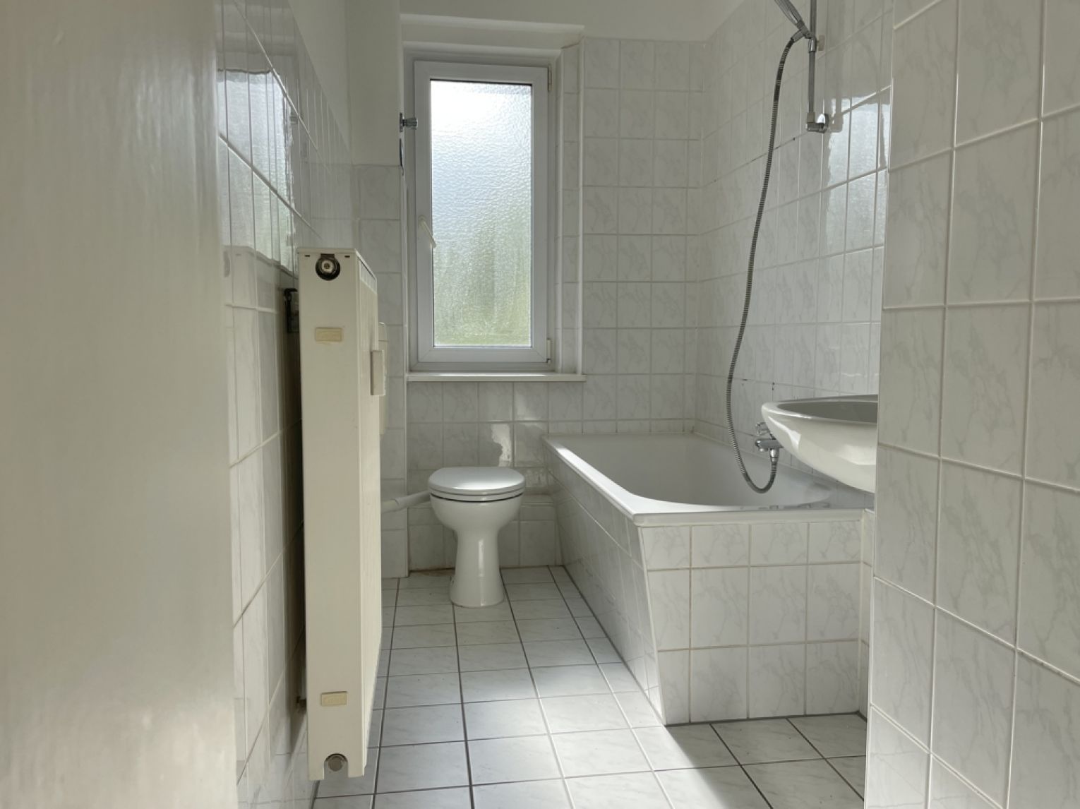 Kaßberg • 3-Zimmer • Sonnenbalkon • Tageslichtbad • Laminat • Stellplatz • Wohnküche • Anschauen!?