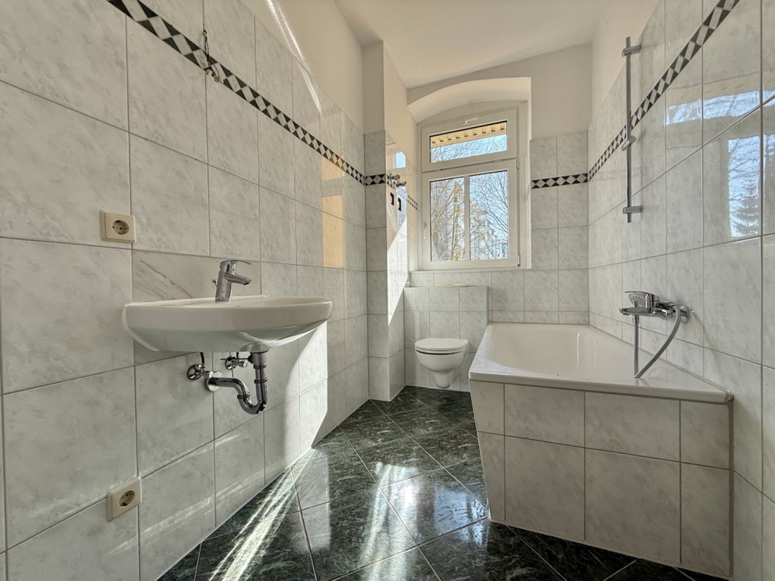 Chemnitz• Bernsdorf • 2 Zimmer • mit Balkon • Tageslichtbad • Stellplatz • schnell sein!