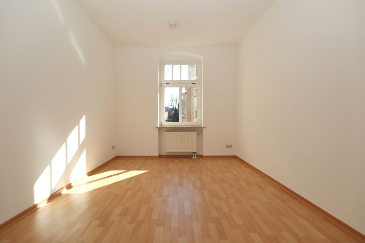 Kaßberg • 2 Raum Wohnung • Dusche • gemütlicher Grundriss • Einbauküche • jetzt anrufen