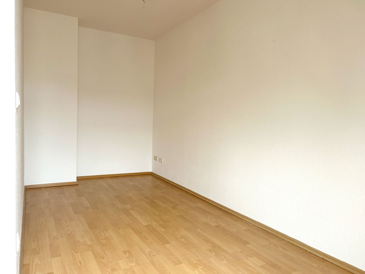 Mietwohnung • 1 Raumwohnung • Einbauküche • offenes Wohnzimmer • Schloßchemnitz • im Dachgeschoss
