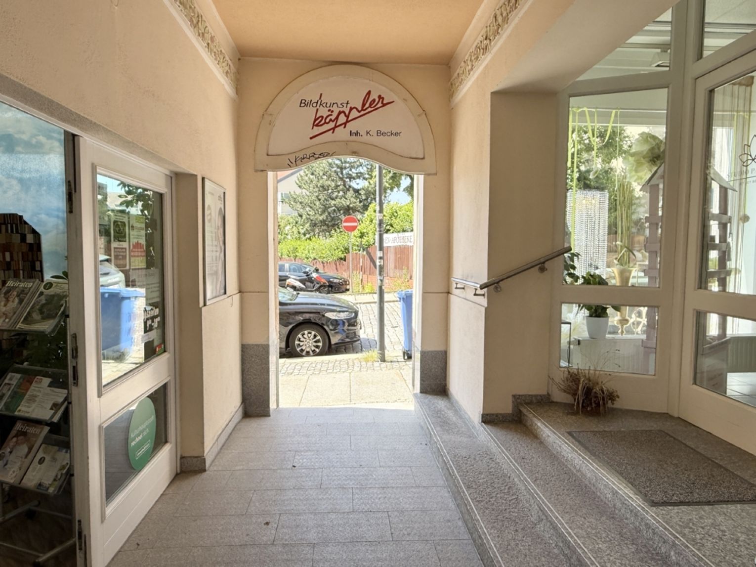 viiiel Platz • 2 Zimmer • Einbauküche • Dusche & Wanne • Tageslichtbad • Dachgeschoss