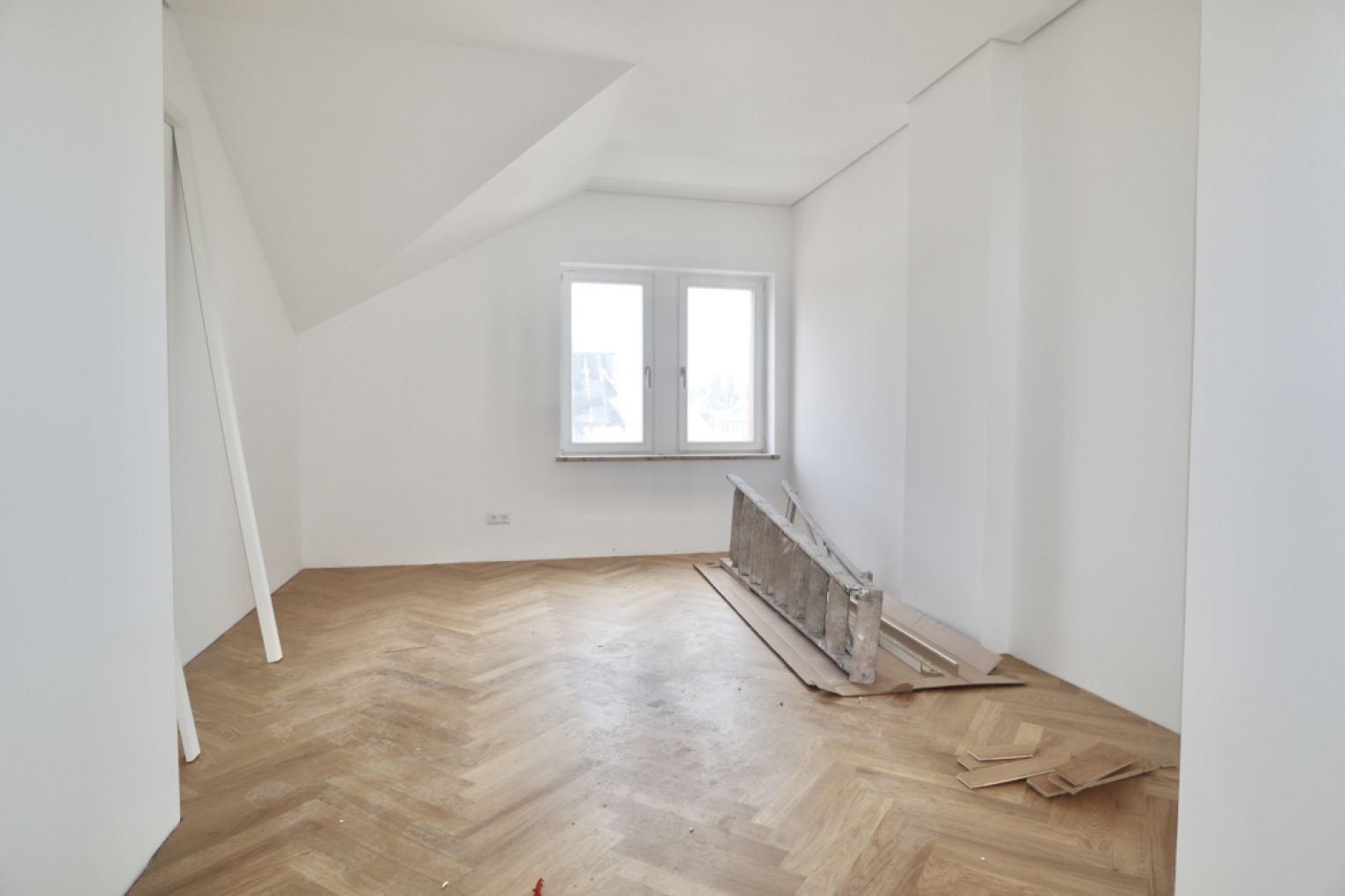 Dachgeschoss • 4-Raum Wohnung • Lutherviertel • offene Küche • Fußbodenheizung • modern • Mieten