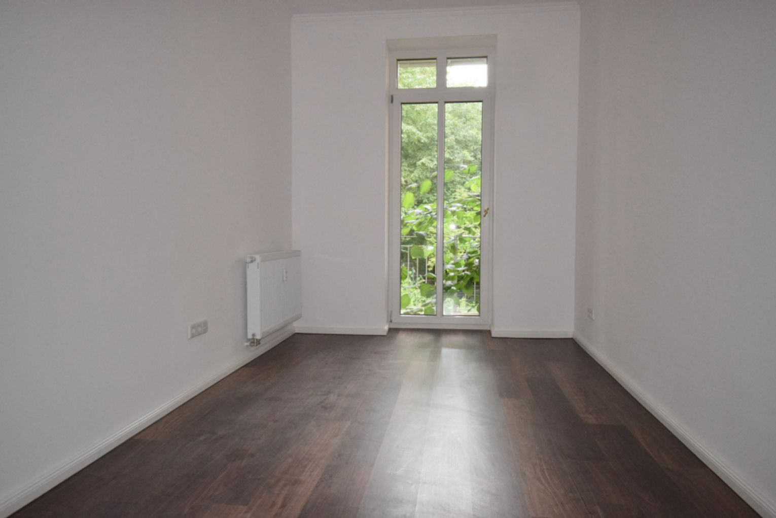 3 Zimmer Wohnung • großer Balkon • neu saniert • Wohnküche • Tageslichtbad mit Wanne • LED Lampen