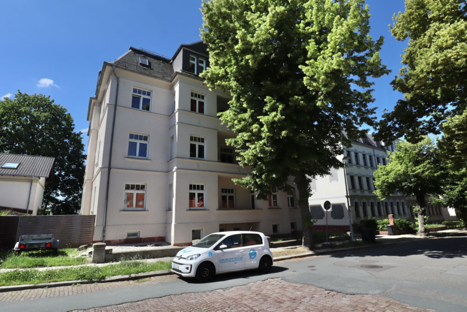 Ruhige Lage • Balkon • 3-Raum • Nussbaumlaminat • praktischer Grundriss • Bad mit Wanne • zur Miete