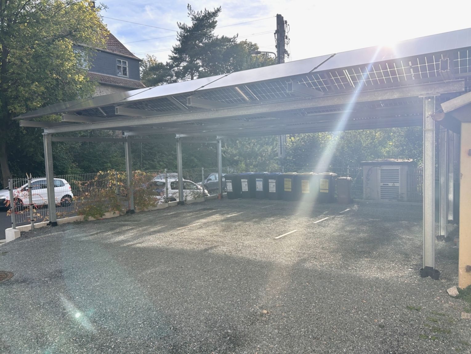ERSTBEZUG • 4 Zimmer • Dachgeschoss-Wohnung • Balken und Schrägen • mit Carport • in Schönau