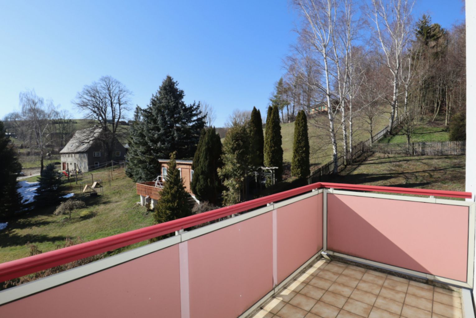 5 Zimmer • 2 Balkone • ruhig gelegen • Laminat • Stellplatz • 2 Bäder •
