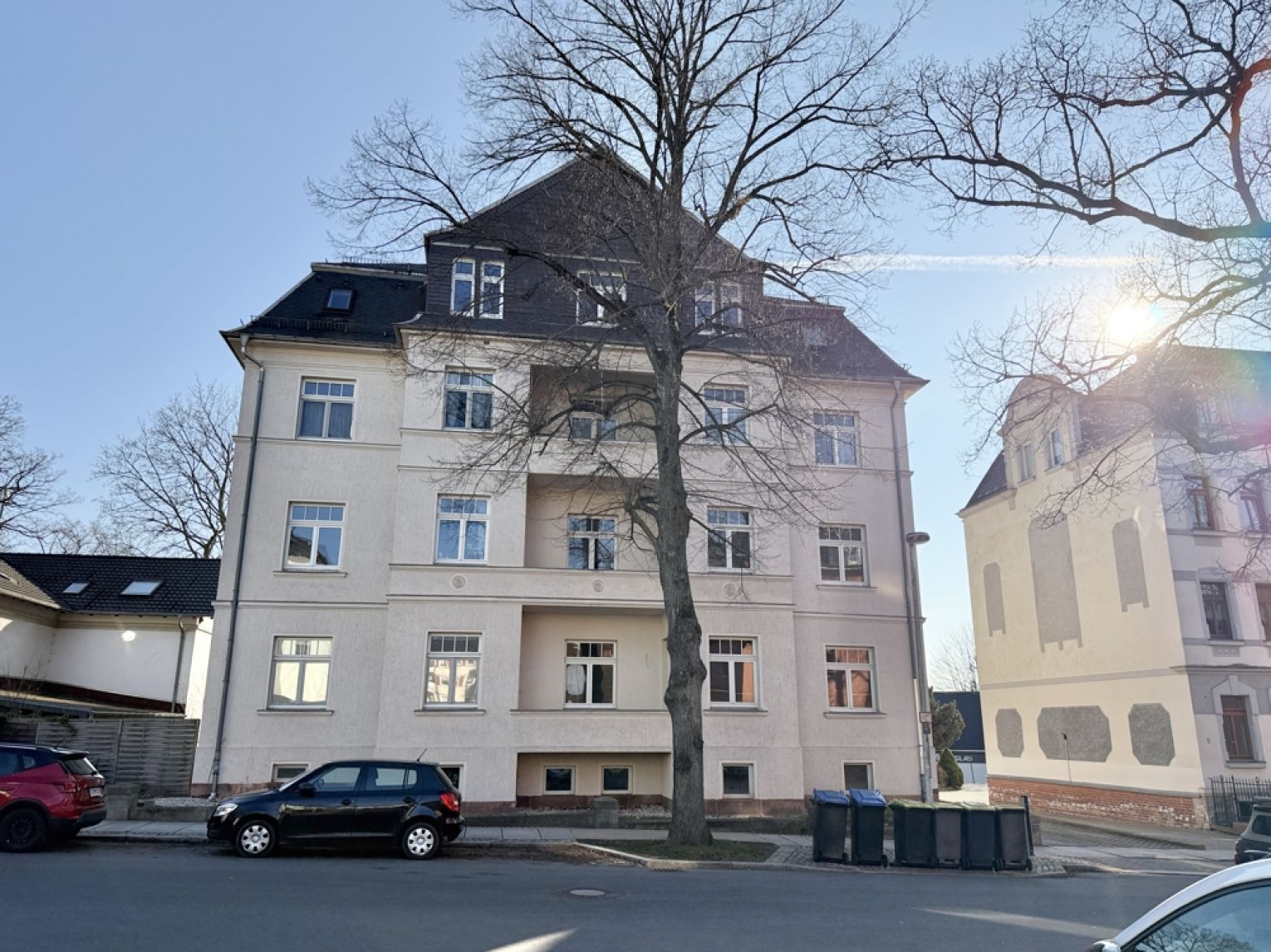 3-Raum Wohnung • frisch renoviert • Bad mit Wanne • Stellplatz • Dachschrägen • Termin vereinbaren?