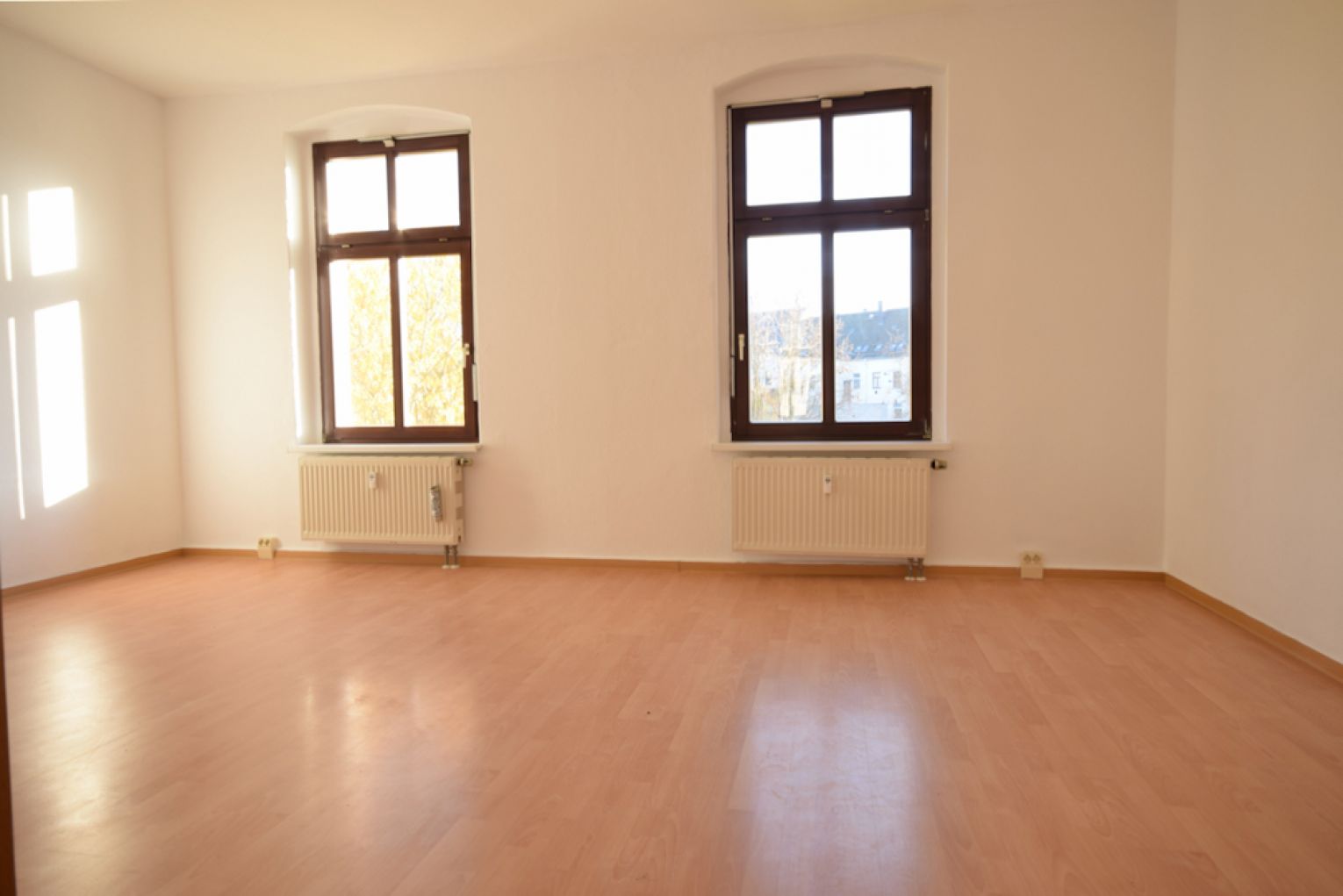 Laminat • 3-Raum • Aufzug • Bad mit Wanne • Schloß-Chemnitz • zentrumsnah • jetzt anschauen!