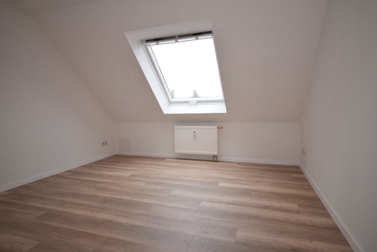 TOP • Laminat • 2-Zimmer • Laminat • riesiges Wohnzimmer • Wanne • gleich anschauen • Chemnitz