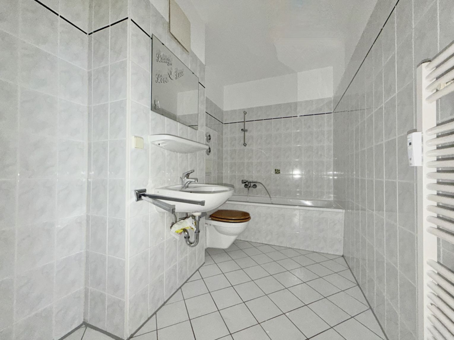 1 Zimmer • im Dachgeschoss • mit Dachterrasse • Tiefgaragenstellplatz • zur Miete • ab sofort frei!