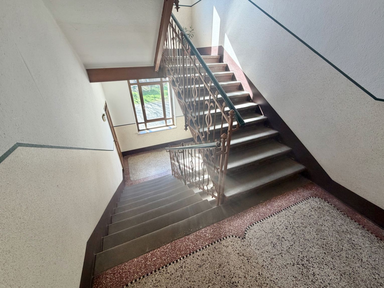 2 Zimmer • mit Einbauküche • in Chemnitz • Altendorf • zur Miete • Stellplatz • bald wieder frei!