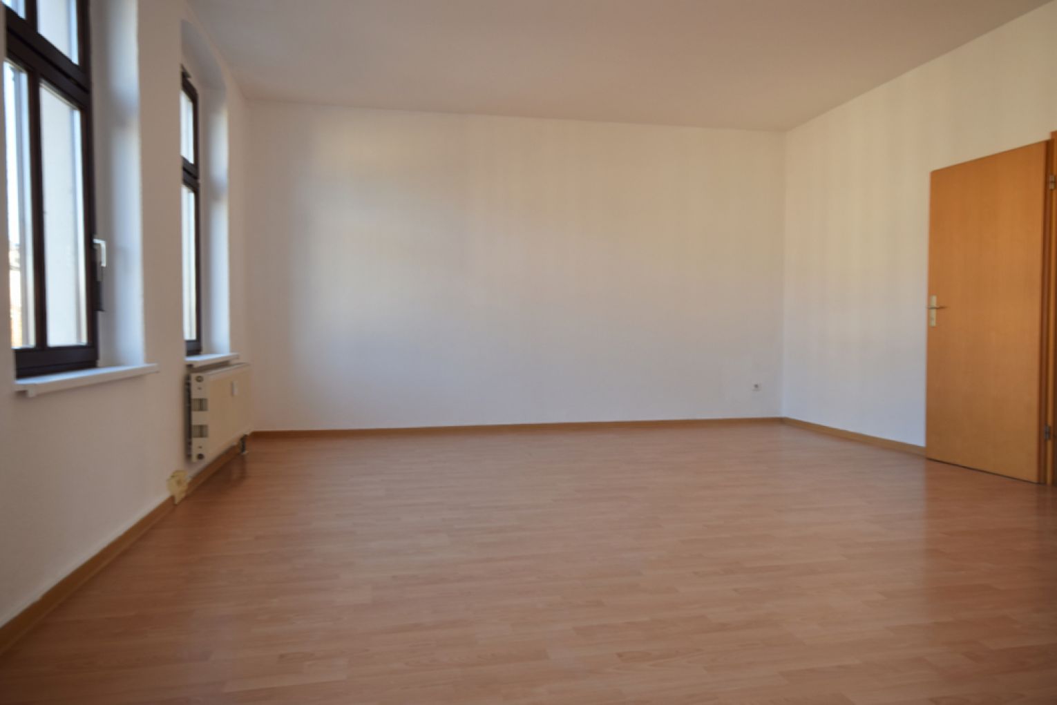 Laminat • 3-Raum • Aufzug • Bad mit Wanne • Schloß-Chemnitz • zentrumsnah • jetzt anschauen!