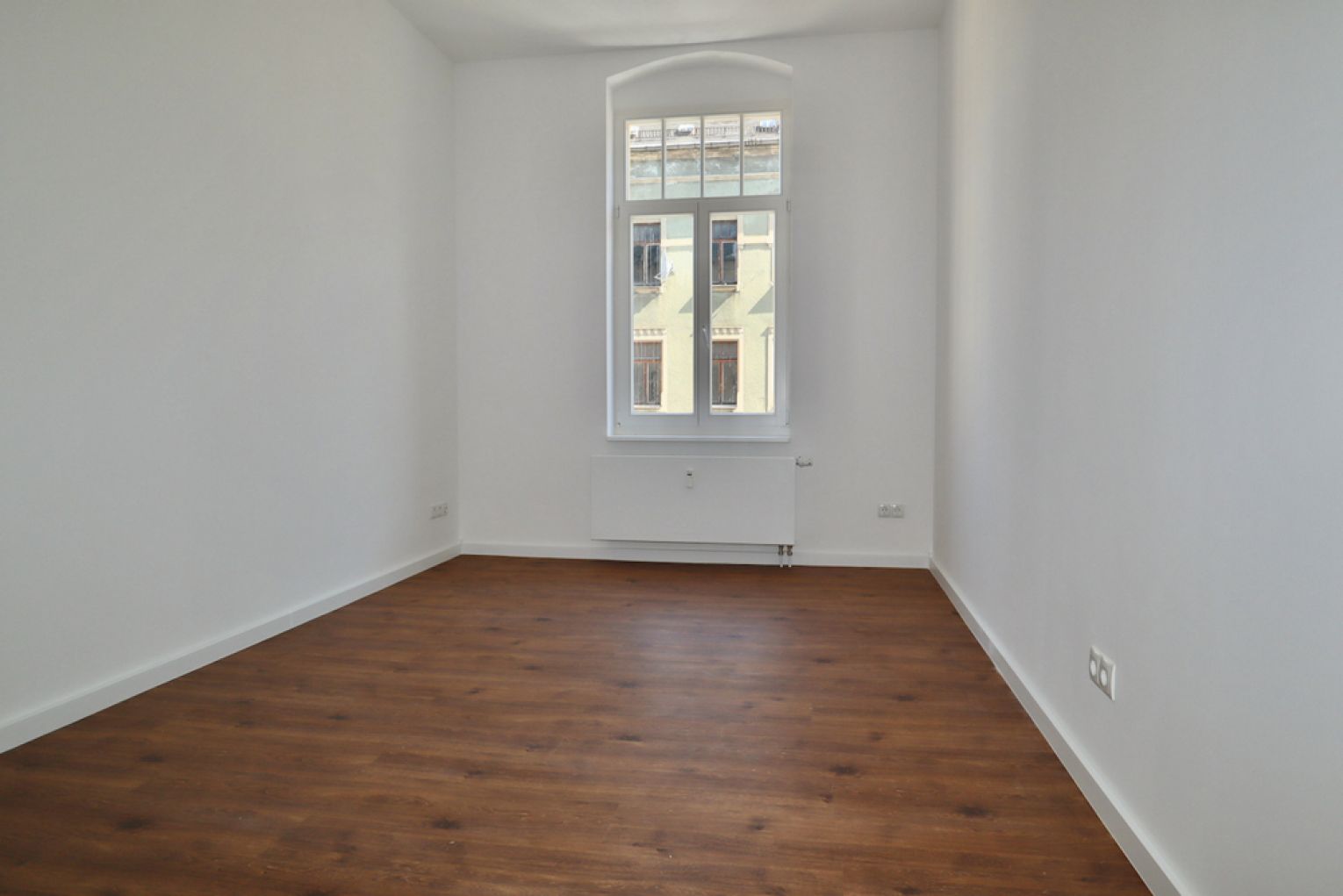 4 Zimmer • offene Küche • große Portaltüren • vollausgestattes Tageslichtbad • moderne Böden • TOP!
