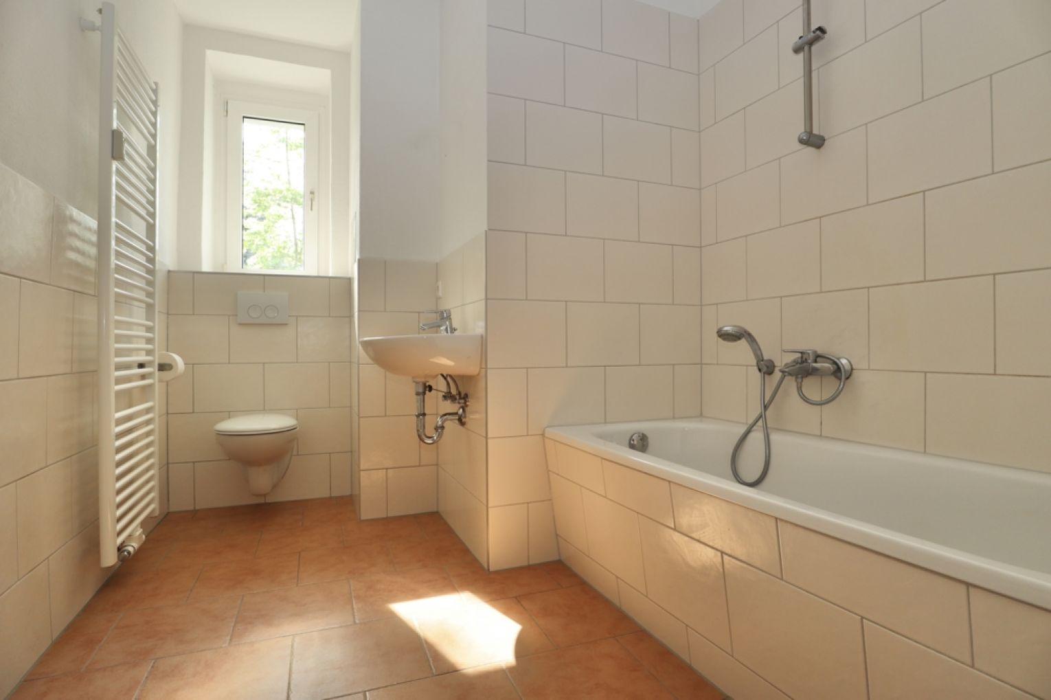 Einbauküche • Erdgeschoss • Kaßberg • 2-Raum Wohnung • Balkon • Tageslichtbad • jetzt anrufen