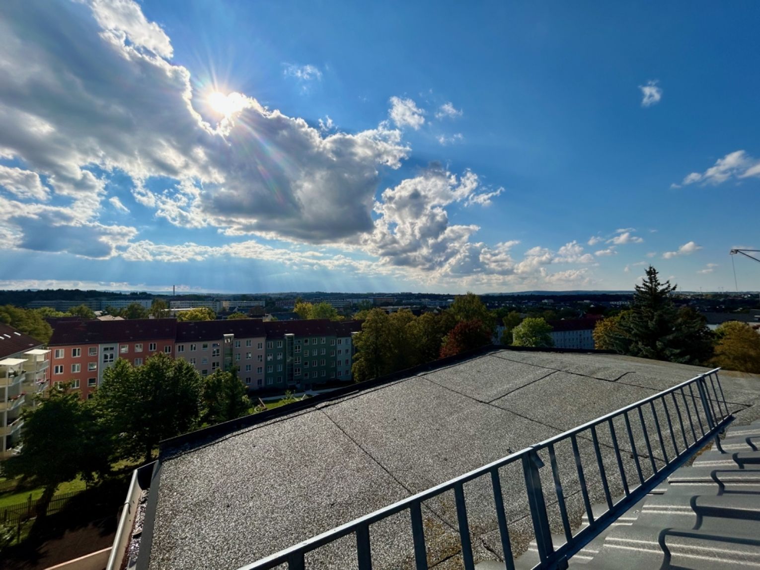 Lutherviertel • 4-Raum Wohnung • Tageslichtbad mit Wanne • toller Ausblick • zur Miete • WG-geeignet