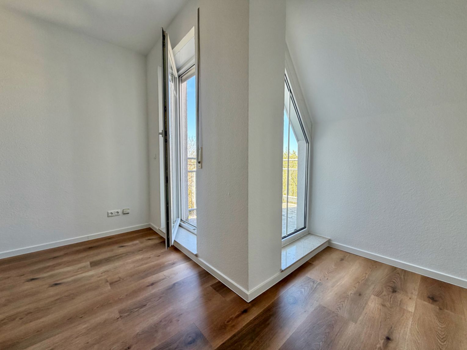 Dachterrasse • Einbauküche • 1 Zimmer • Uni nah • Wohnung • zur Miete • in Chemnitz • sei schnell !