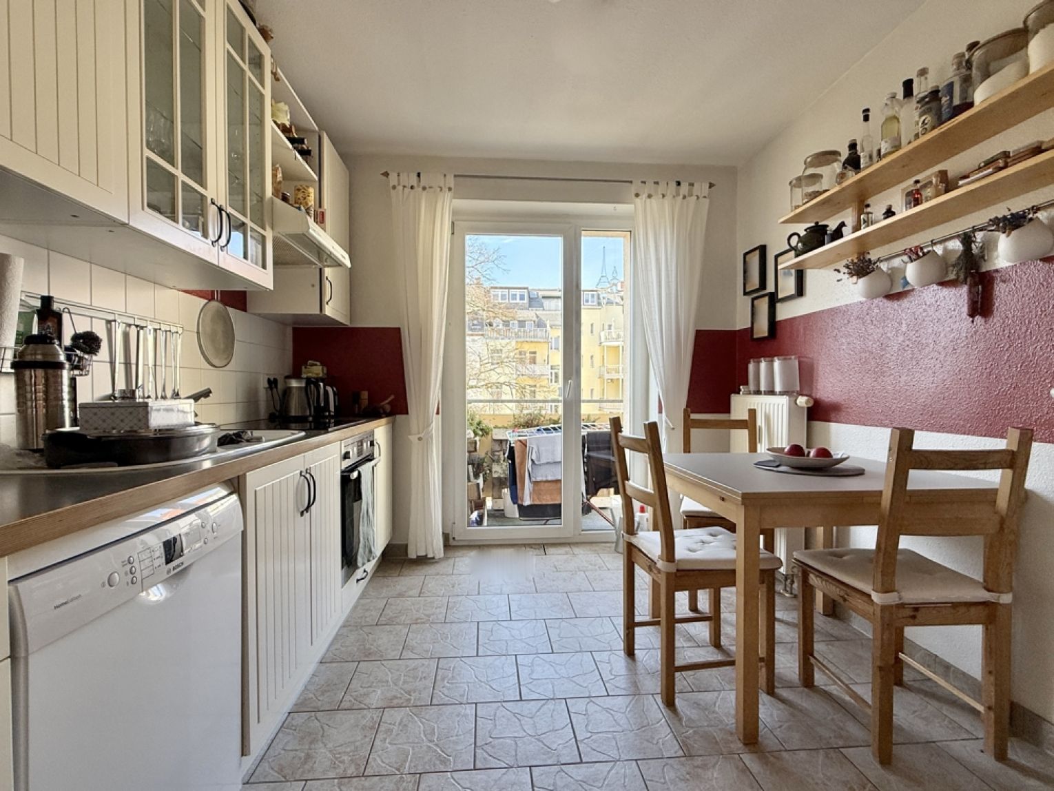 SELTEN! • 4 Zimmer • Balkon • ruhige Lage • Bad mit Wanne • neues Laminat in Absprache • anschauen?
