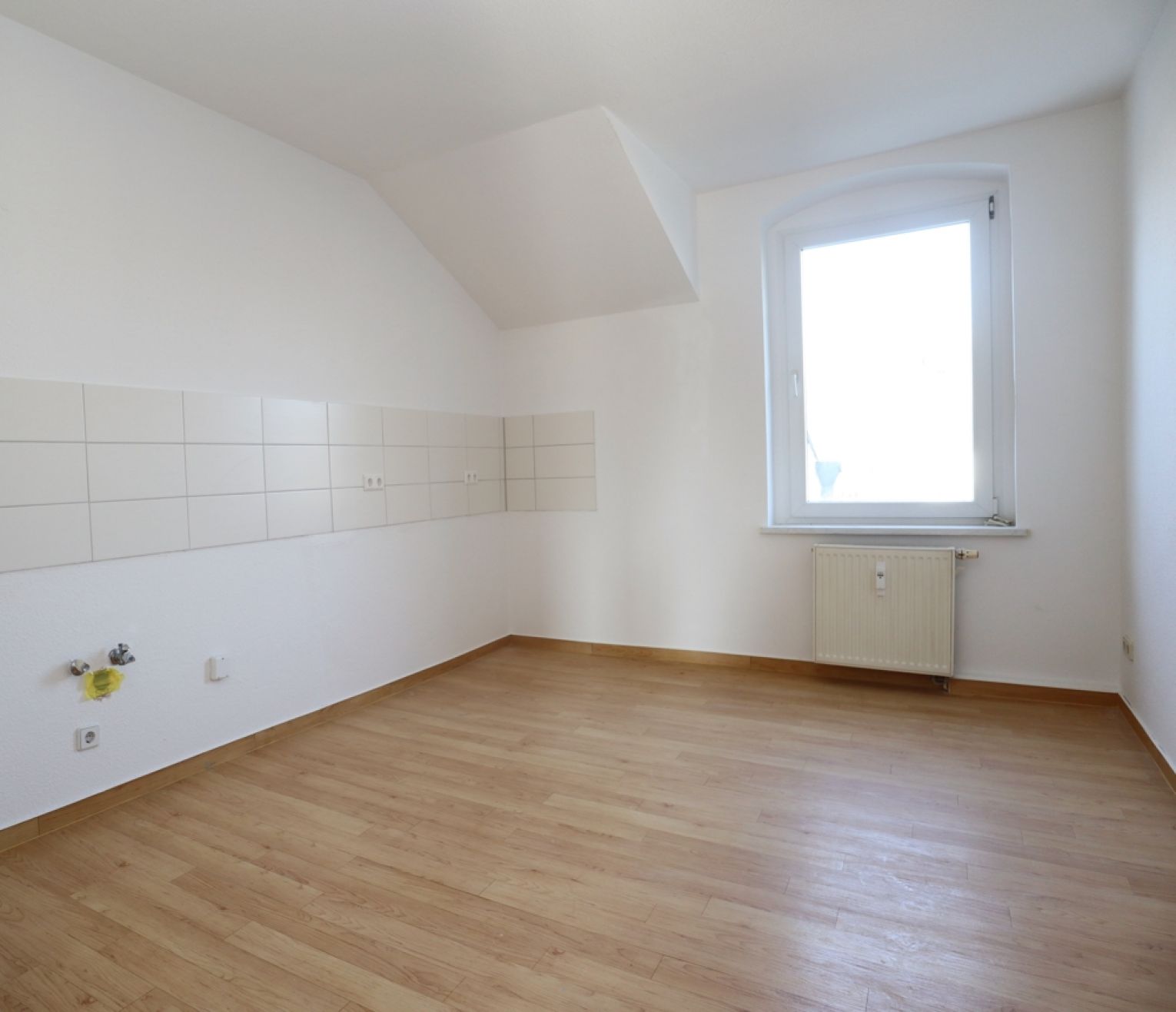 2 Raum Wohnung • Tageslichtbad •  Einbauküche • in Chemnitz •  jetzt MIETEN