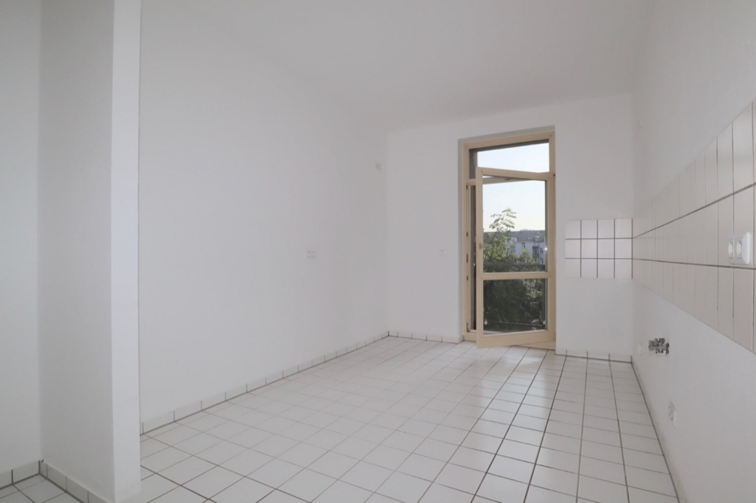 Kaßberg • 2 Raum • Balkon • mit Wanne und Dusche • Aufzug • gleich anrufen