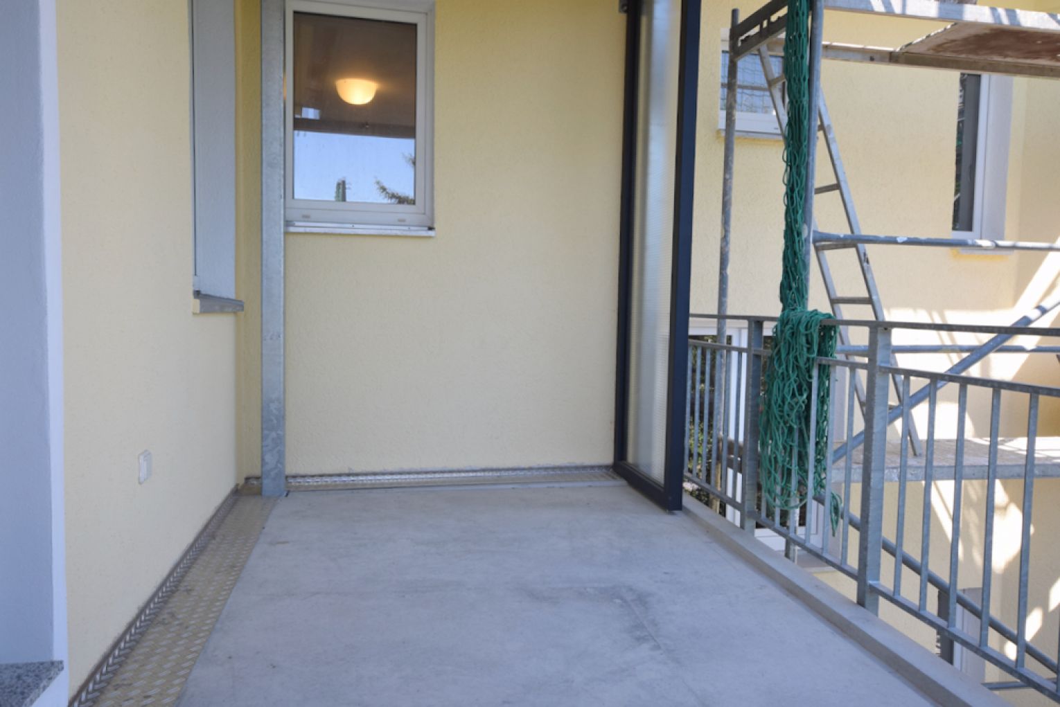 4-Zimmer • Balkon • Kaminofen • Bad mit Fenster+Dusche+Wanne • Smarthome • Fussbodenheizung • Miete!