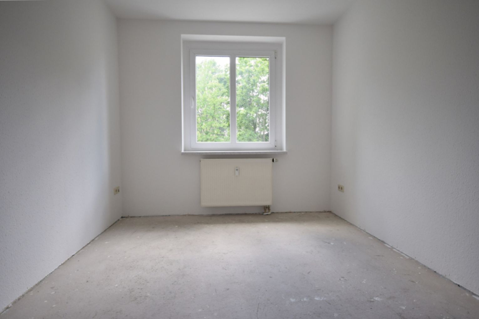 Balkon • Bad mit Wanne & Dusche • Wintergarten • 2-Raum Wohnung in Chemnitz • Hilbersdorf • anrufen