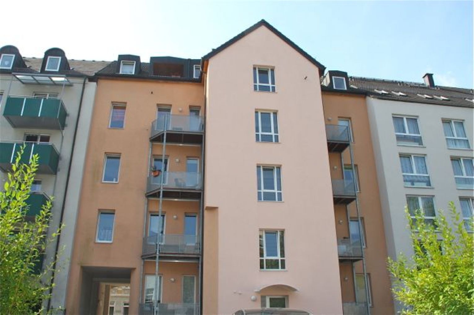 Schnell zugreifen • 3 Zimmerwohnung • mit Einbauküche und Balkon • Schlosschemnitz • Stellplatz