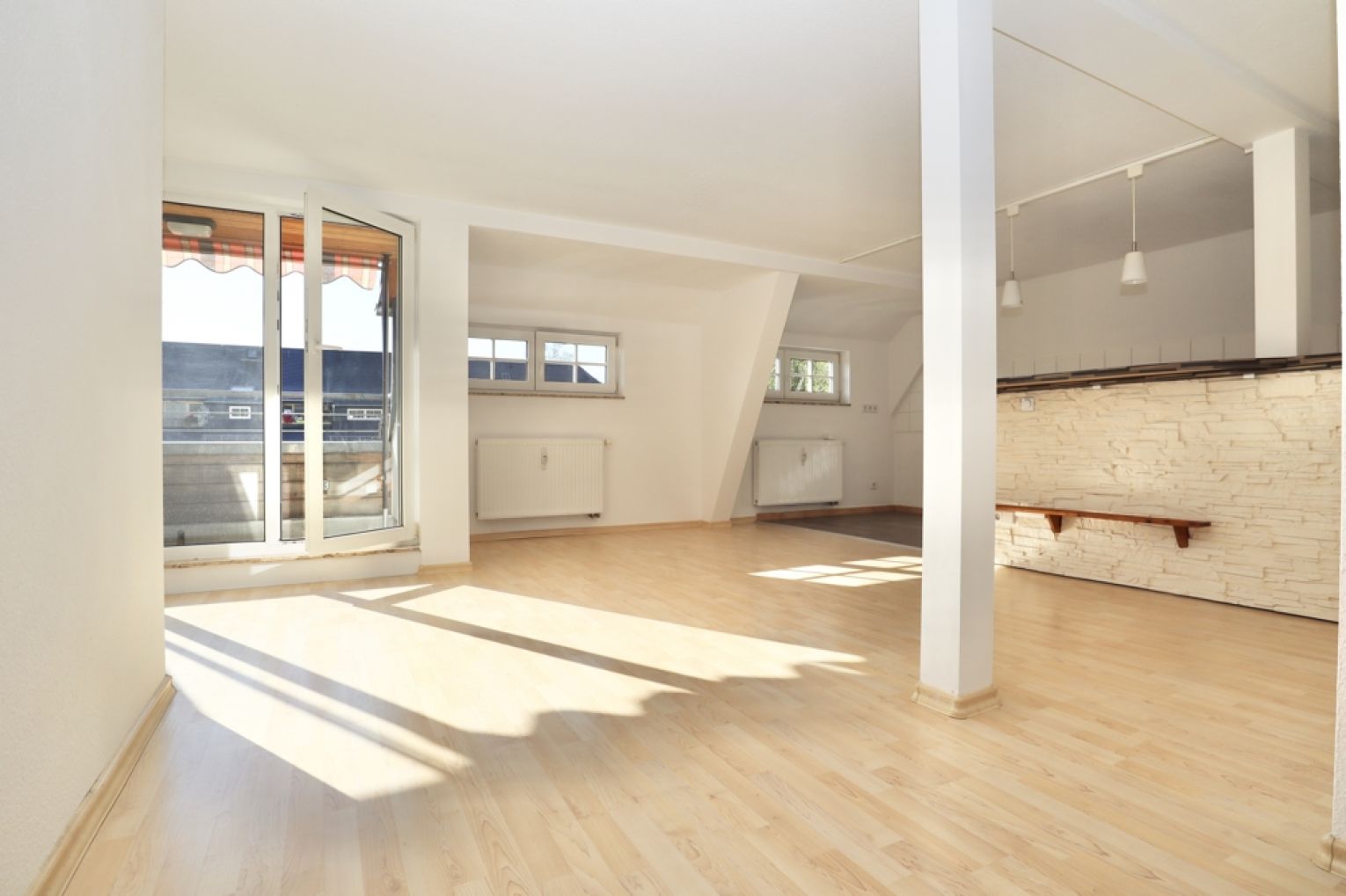 EIGENNUTZER AUFGEPASST ! • 3-Raum Wohnung • Dachgeschoss • offene Küche • Stellplatz • in Chemnitz •