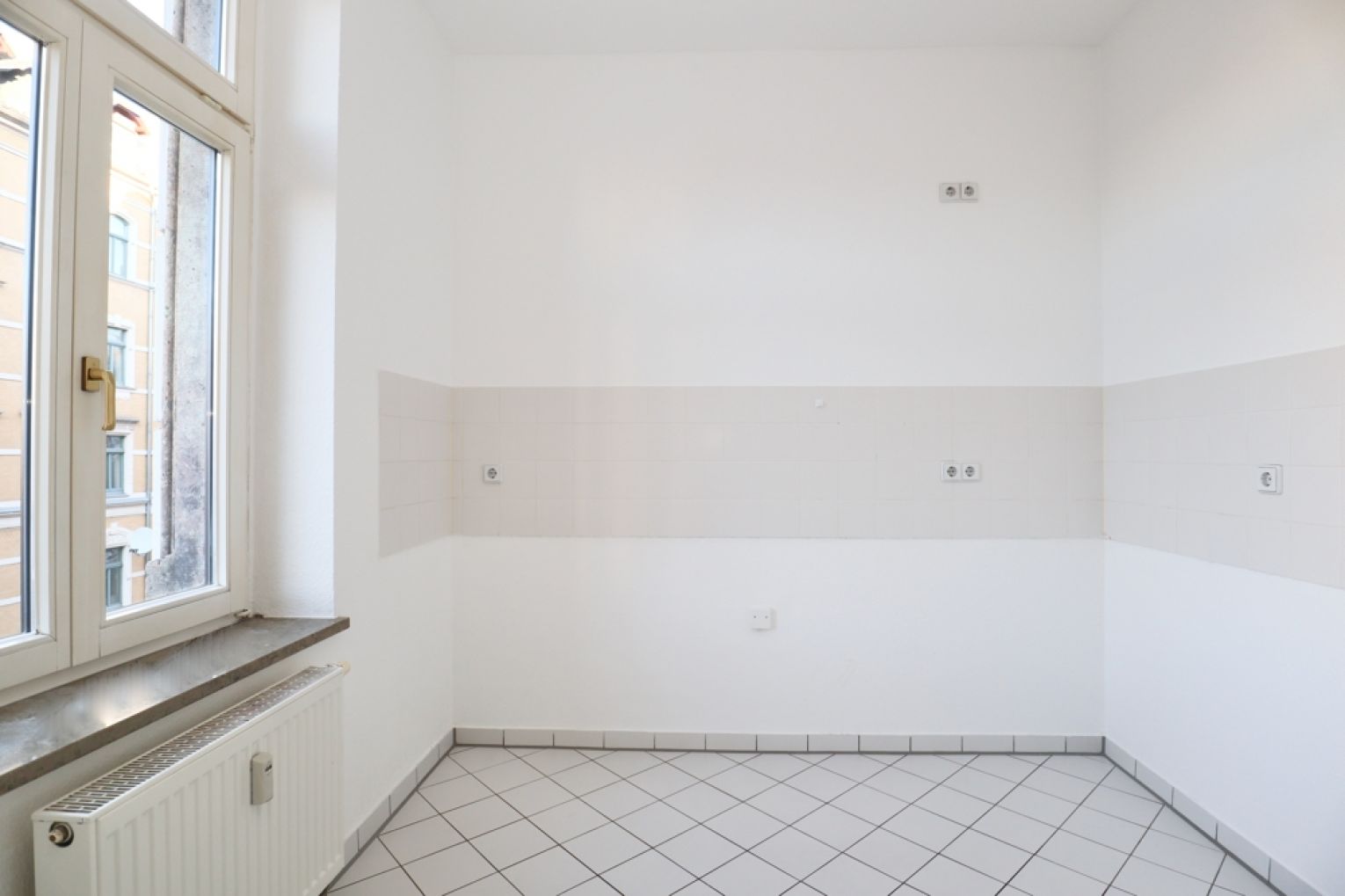 3-Raum Wohnung in Chemnitz • Parkett • Balkon • Wanne • Aufzug • weiße Stil-Türen! • Kulturdenkmal