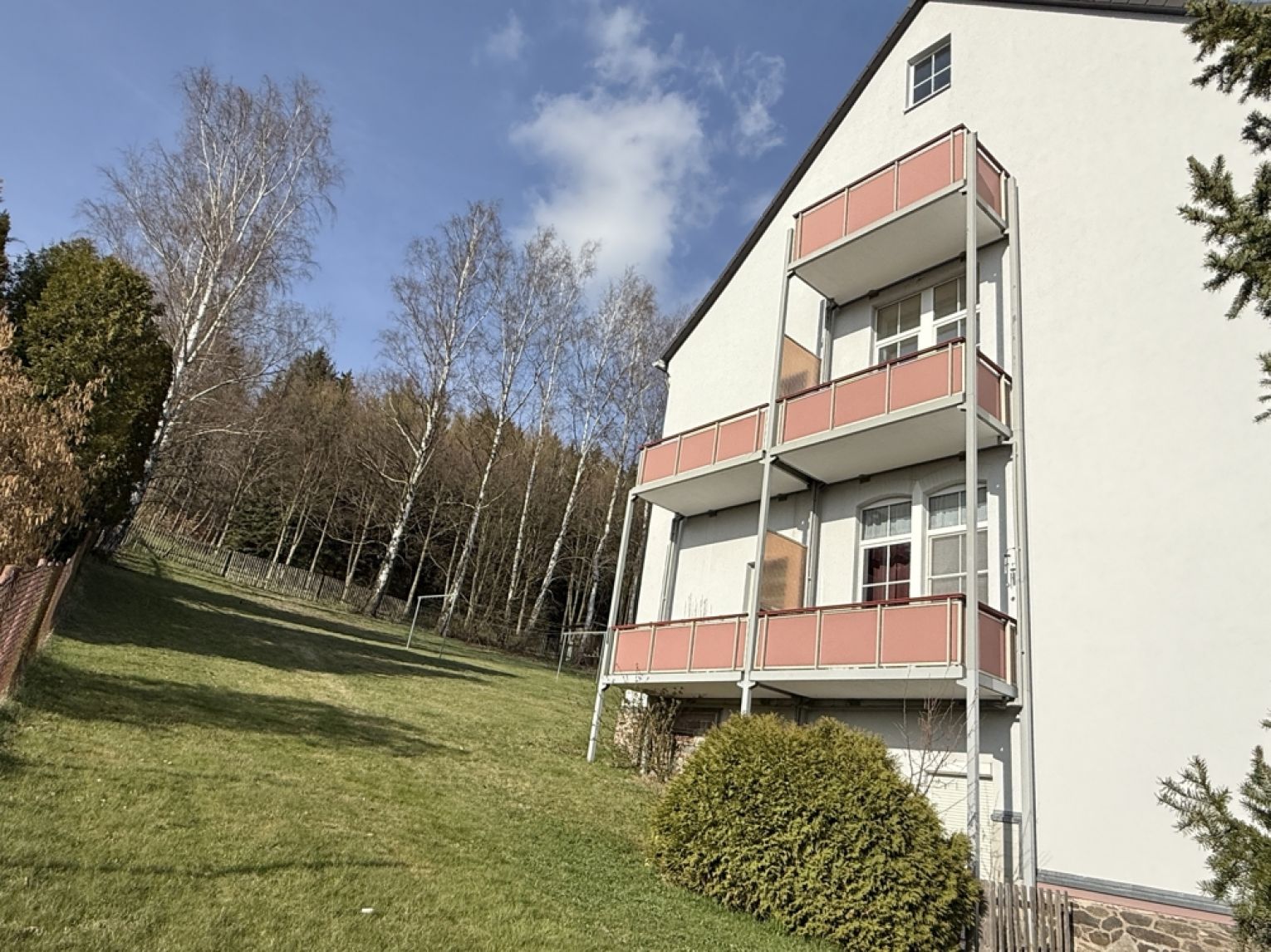 5 Zimmer • 2 Balkone • ruhig gelegen • Laminat • Stellplatz • 2 Bäder •