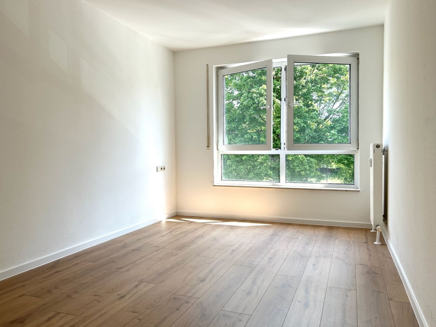 2 Zimmer • individuell • mit Aufzug • Balkon • lichtdurchflutete Räume • mit Stellplatz