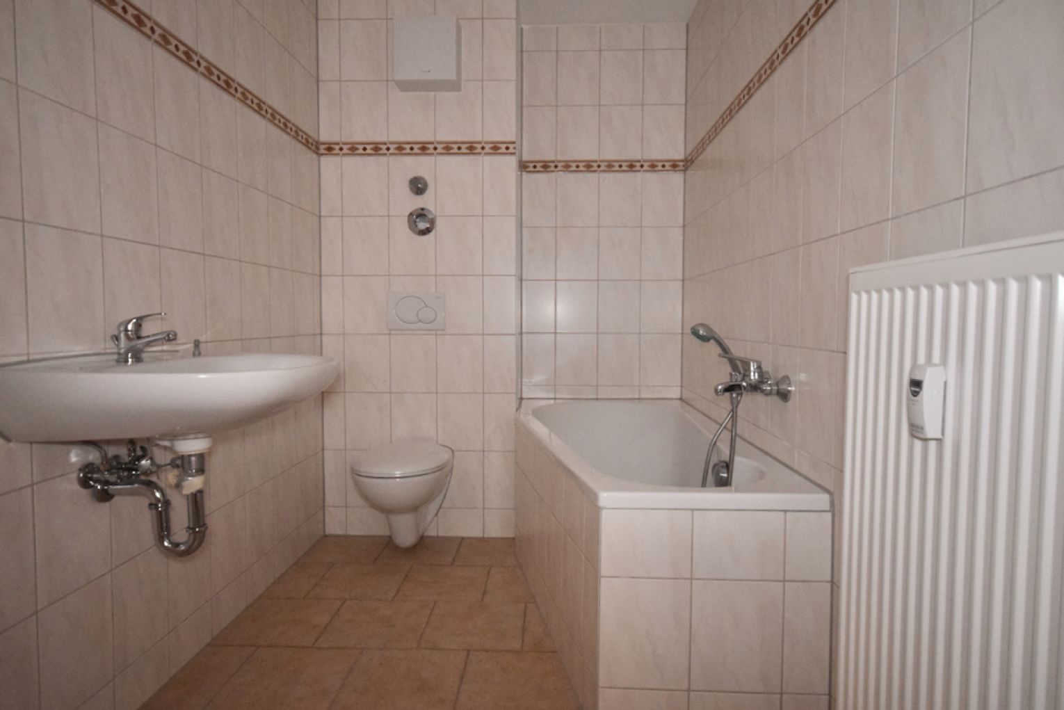 TOP • Laminat • 2-Zimmer • Laminat • riesiges Wohnzimmer • Wanne • gleich anschauen • Chemnitz