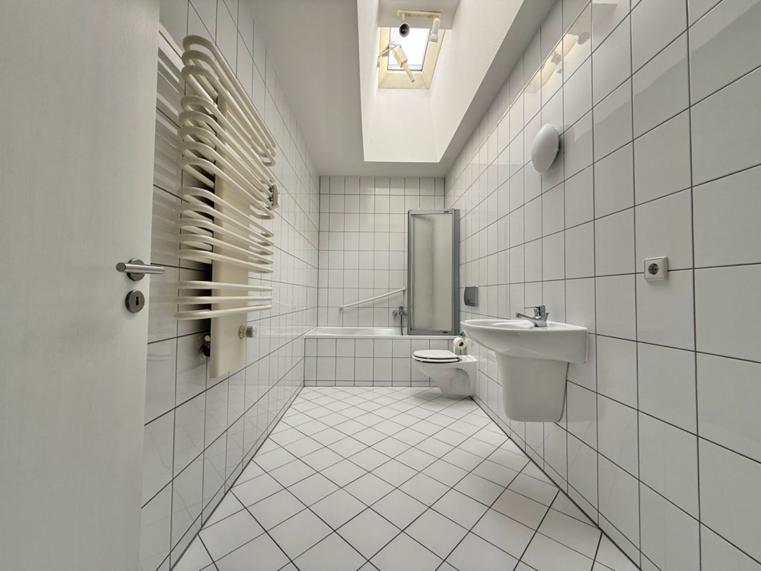 2 Zimmer • im Dachgeschoss • mit Oberlicht • Tiefgarage möglich • im Zentrum • Chemnitz • zur Miete