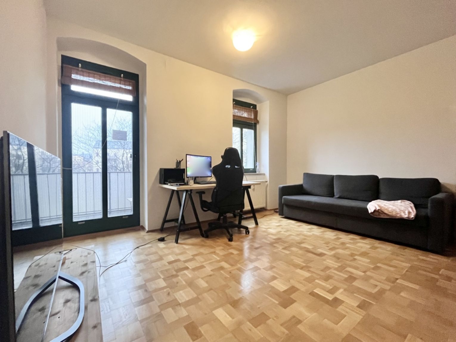 2-Raum Wohnung • Tiefgaragenstellplatz • Einbauküche • Balkon • Schloßchemnitz • bald wieder frei