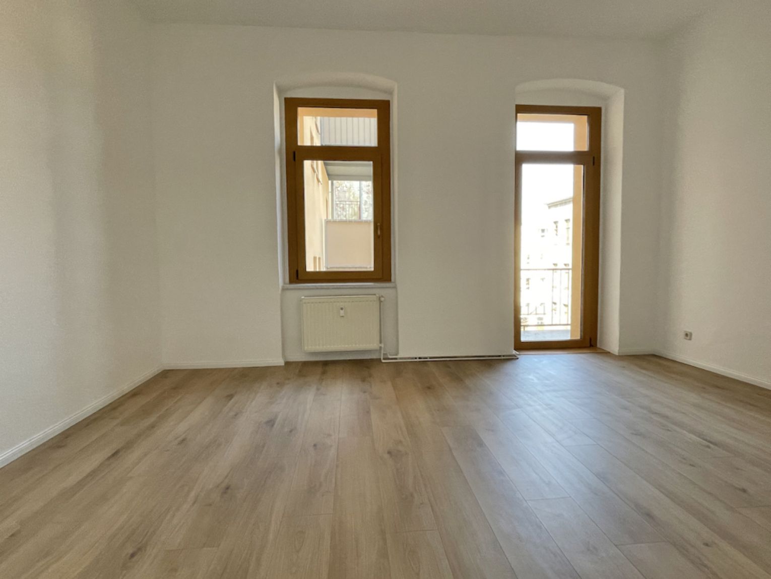 Sonnenberg • 3 Räume • Balkon • Jugendstil • modernes Bad mit Wanne • offene Küche • Lift • Miete