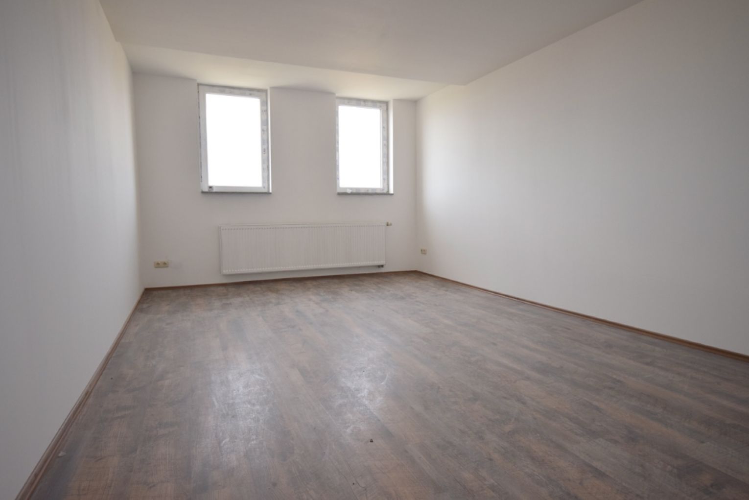 4 Zimmer • Bad mit Fenster, Dusche und Wanne • Dachgeschoss • Laminat • mit Balken • zentrumsnah